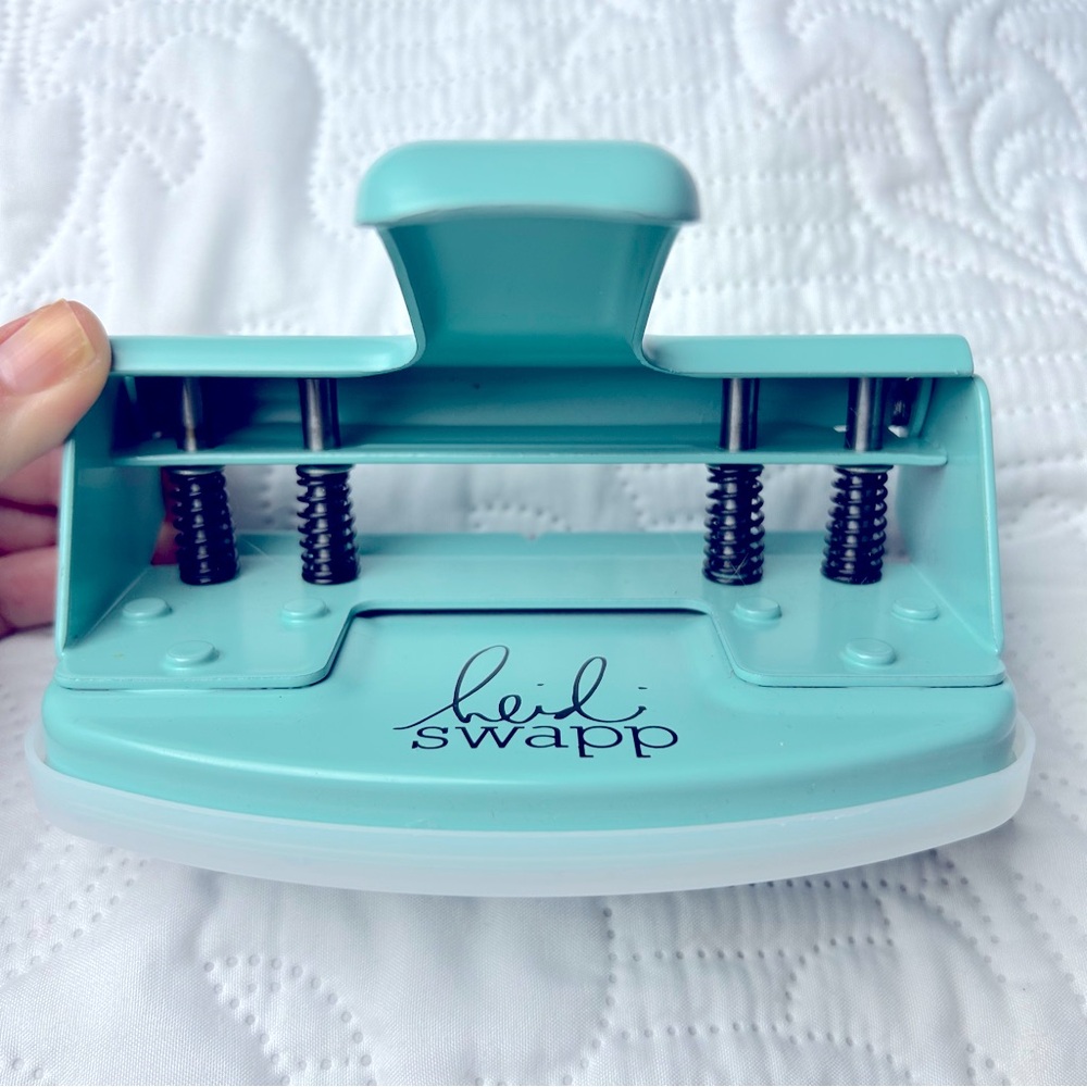 Heidi Swapp 4-hole Planner Punch by We R Memory Keepers like new - Picture 4 of 8